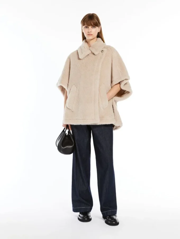 Cape in alpaca and wool teddy fabric, beige