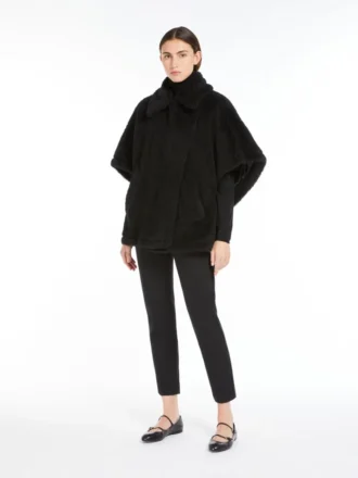 Cape in alpaca and wool teddy fabric, black