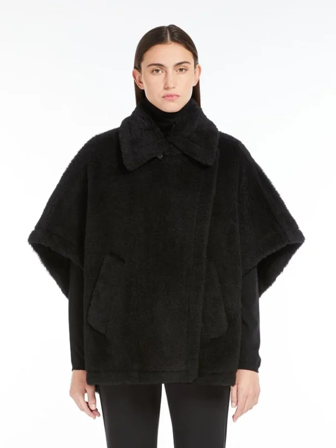 Cape in alpaca and wool teddy fabric, black