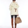 Cape in alpaca and wool teddy fabric, optical white