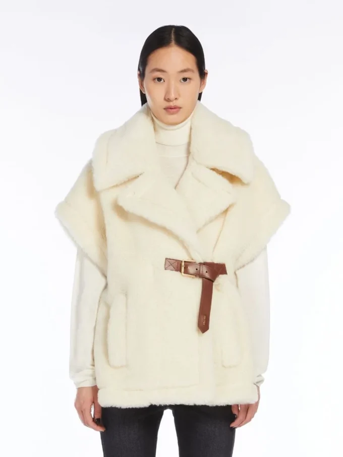 Cape in alpaca and wool teddy fabric, optical white
