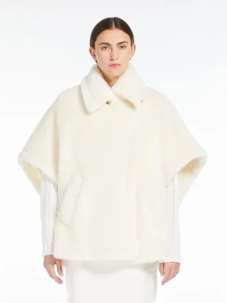 Cape in alpaca and wool teddy fabric, optical white