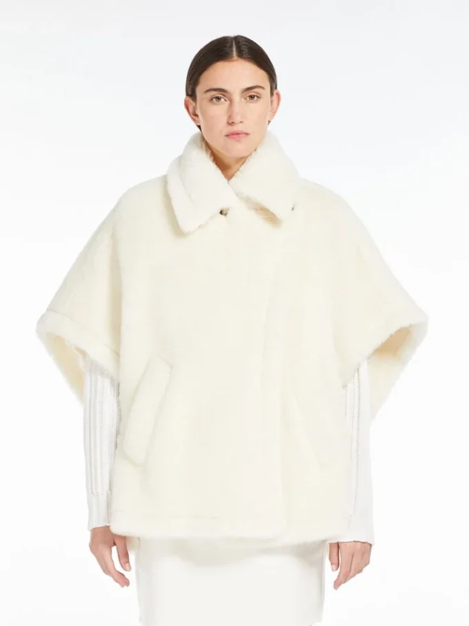 Cape in alpaca and wool teddy fabric, optical white