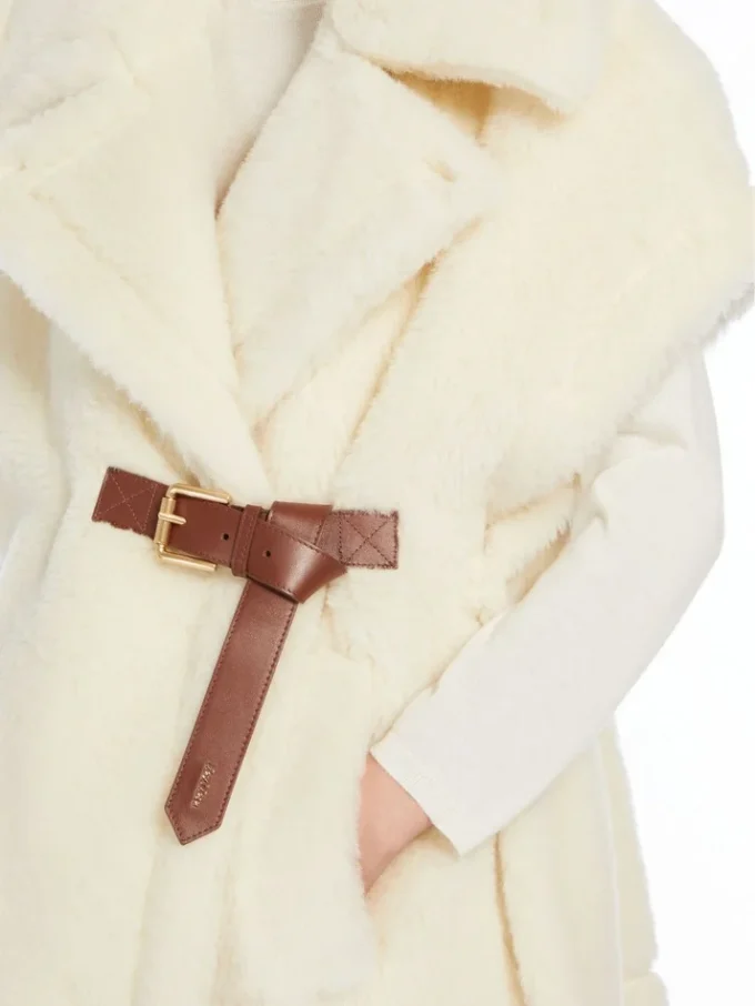 Cape in alpaca and wool teddy fabric, optical white