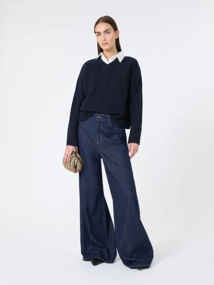 Cashmere v-neck sweater, navy Cashmere v-neck sweater, navy
