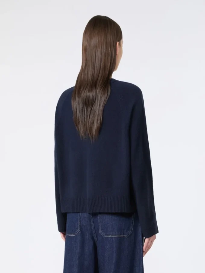 Cashmere v-neck sweater, navy Cashmere v-neck sweater, navy