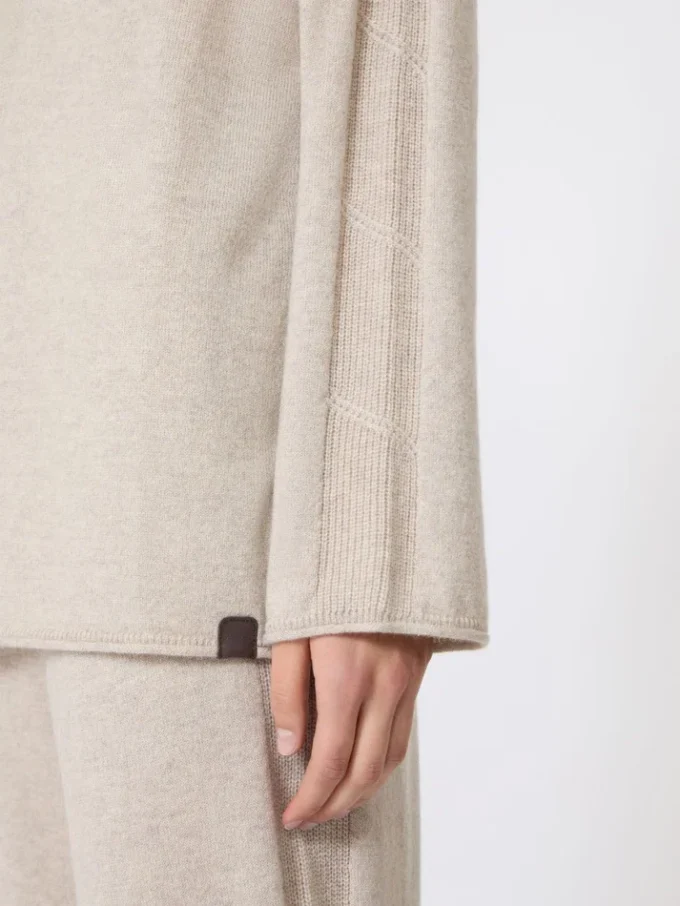 Cashmere yarn jumper, beige Cashmere yarn jumper, beige