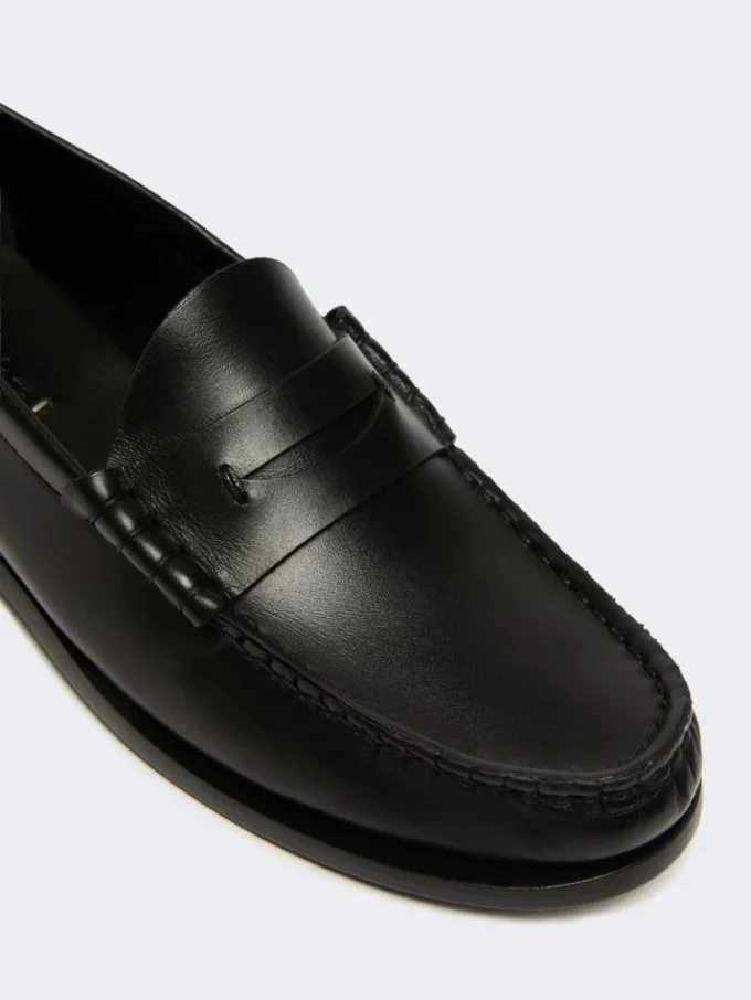 Classic leather moccasins, black Classic leather moccasins, black