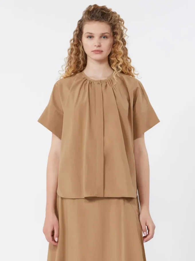 Cotton poplin crew-neck shirt, tobacco Cotton poplin crew-neck shirt, tobacco