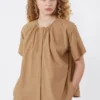 Cotton poplin crew-neck shirt, tobacco Cotton poplin crew-neck shirt, tobacco