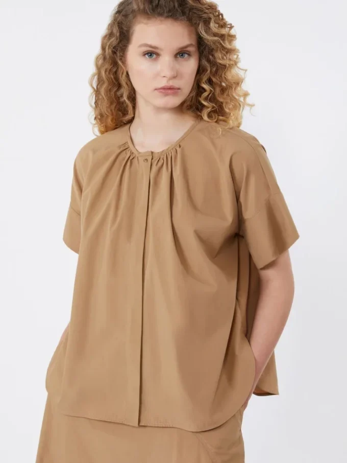 Cotton poplin crew-neck shirt, tobacco Cotton poplin crew-neck shirt, tobacco