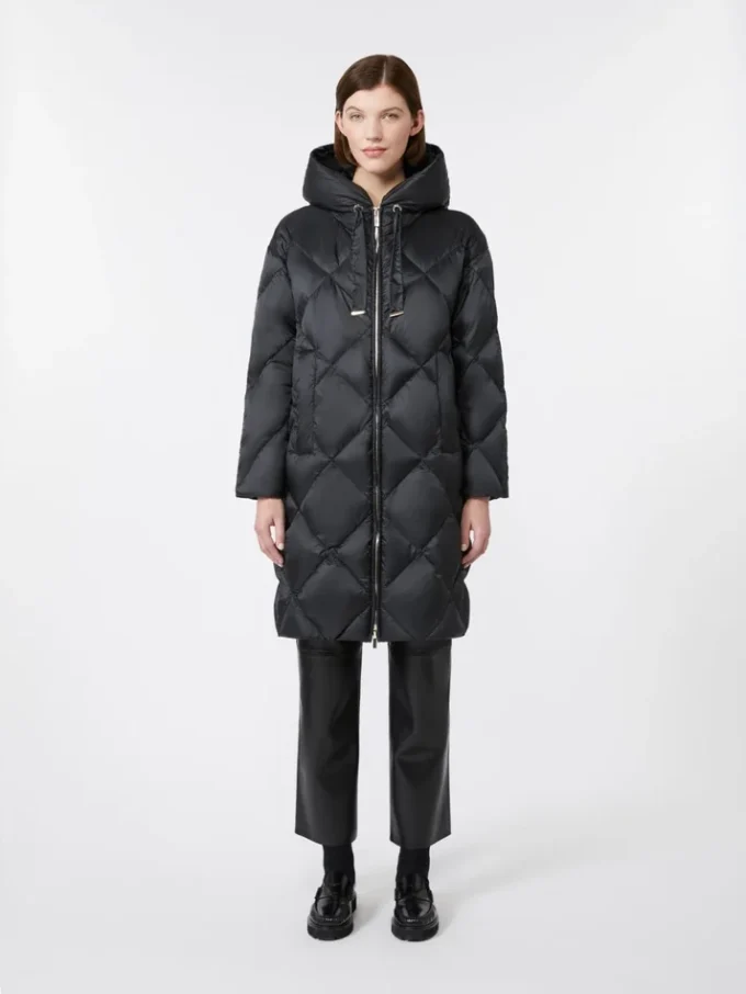 Down jacket in iridescent water-repellent fabric, black
