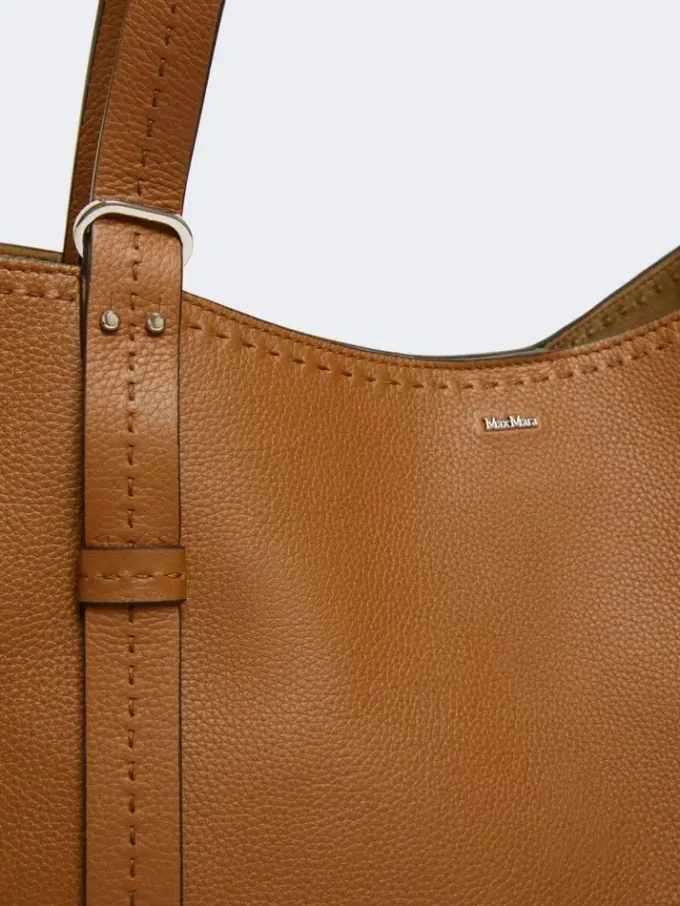 Leather archetipo handbag, amber brown