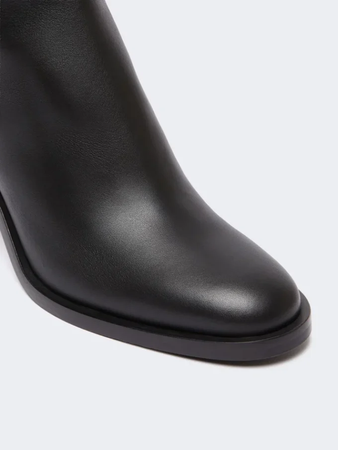 Leather boots, black