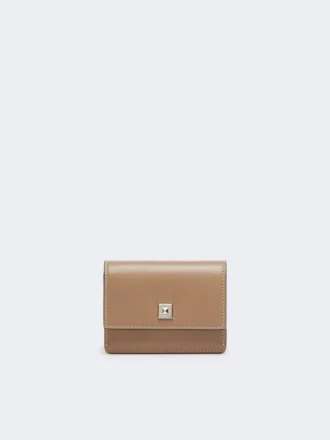 Leather purse, mud