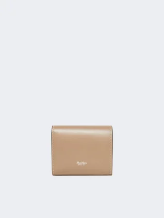 Leather purse, mud