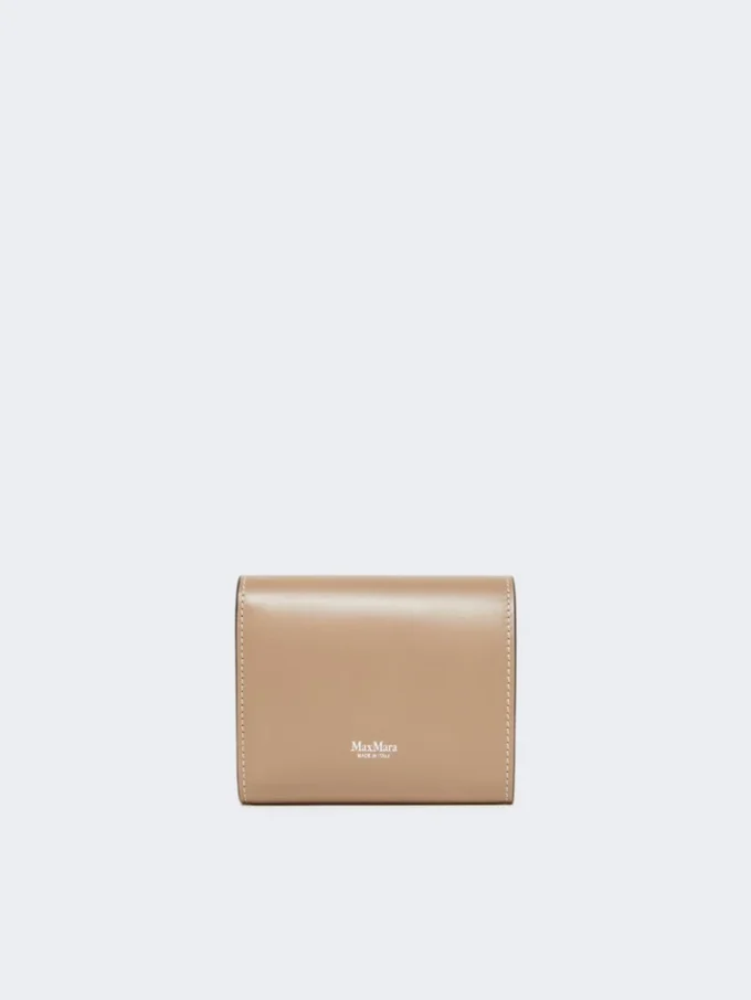 Leather purse, mud