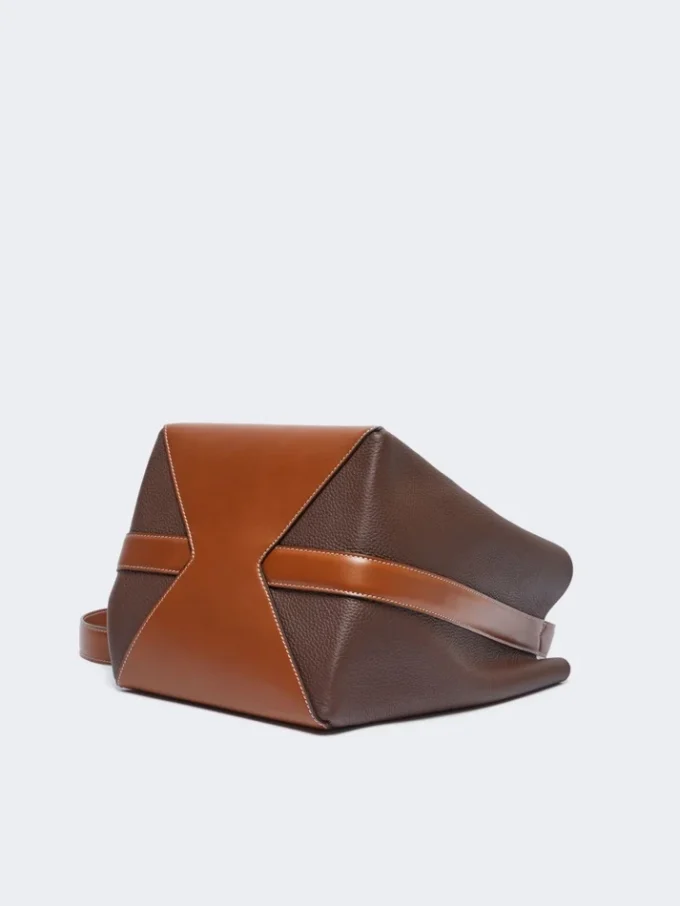 Medium bucket bag, cocoa Medium bucket bag, cocoa