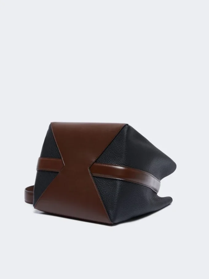 Medium bucket bag, hazelnut brown Medium bucket bag, hazelnut brown