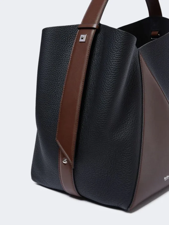 Medium bucket bag, hazelnut brown Medium bucket bag, hazelnut brown