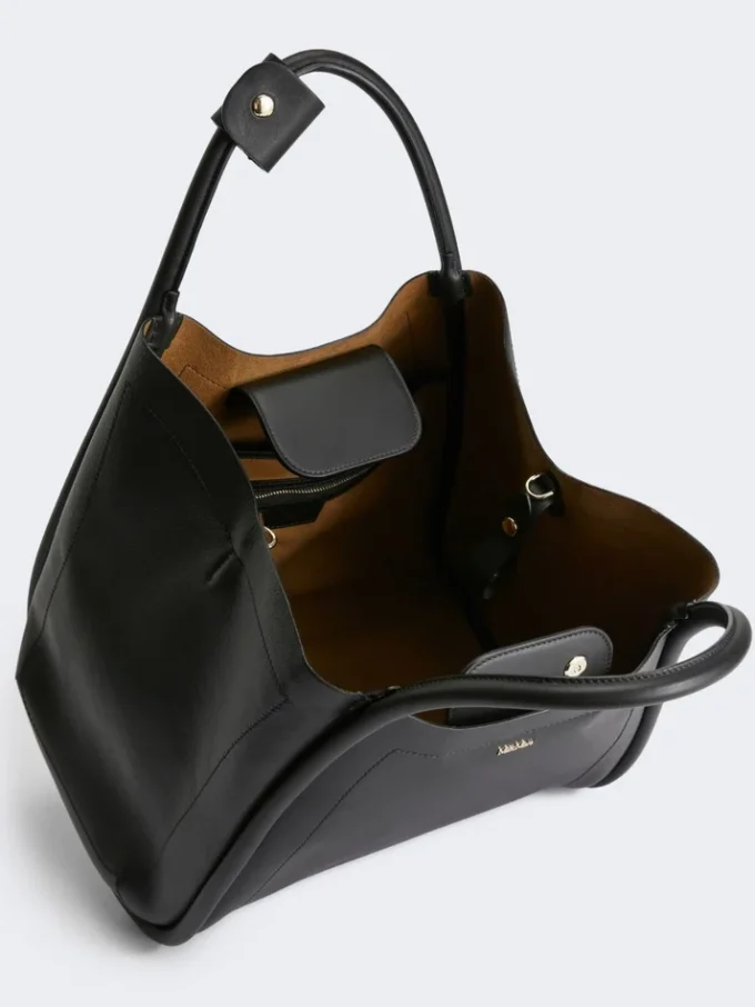Medium leather marine bag, black Medium leather marine bag, black
