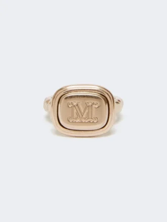 Metal signet ring, gold Metal signet ring, gold