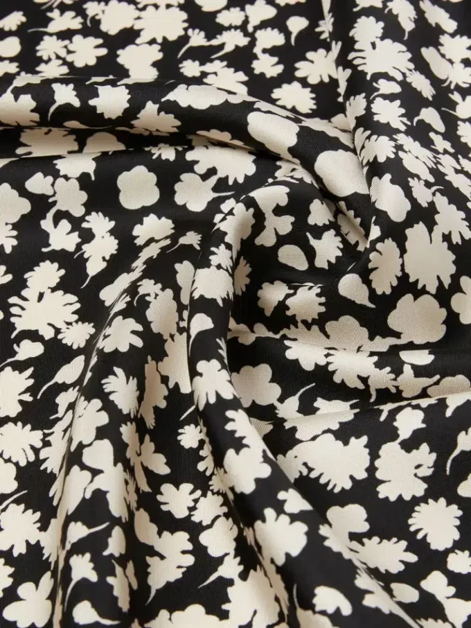 Patterned silk twill foulard, black