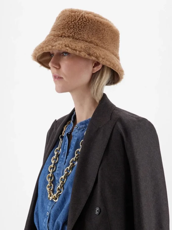 Reversible camel and teddy fabric cloche hat, camel Reversible camel and teddy fabric cloche hat, camel