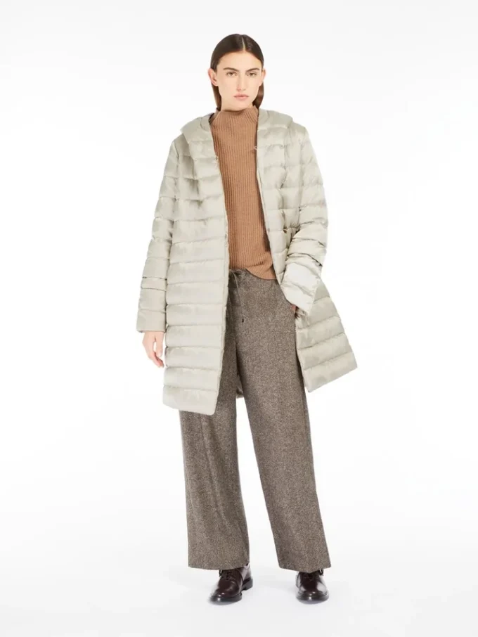 Reversible down jacket in water-repellent satin, light