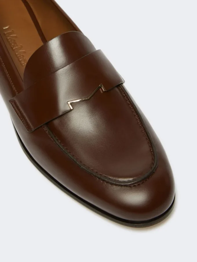 Semi-glossy leather moccasins, cocoa Semi-glossy leather moccasins, cocoa
