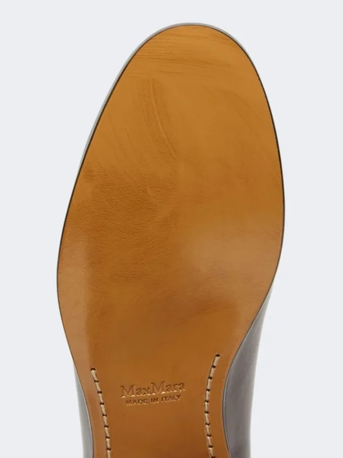 Semi-glossy leather moccasins, cocoa Semi-glossy leather moccasins, cocoa