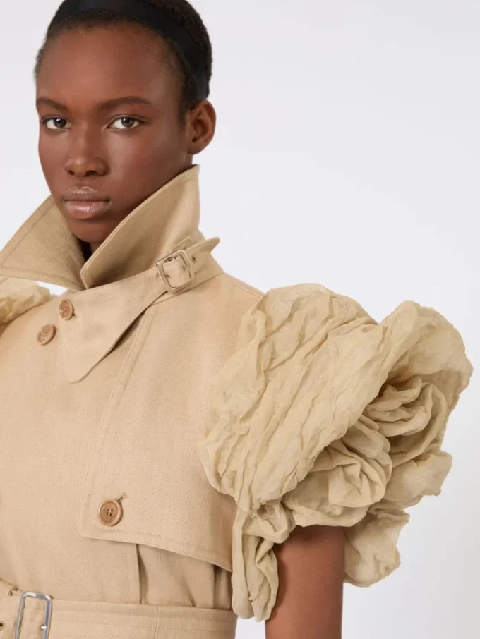 Sleeveless duster coat in linen basketweave with ruffles, camel Sleeveless duster coat in linen basketweave with ruffles, camel