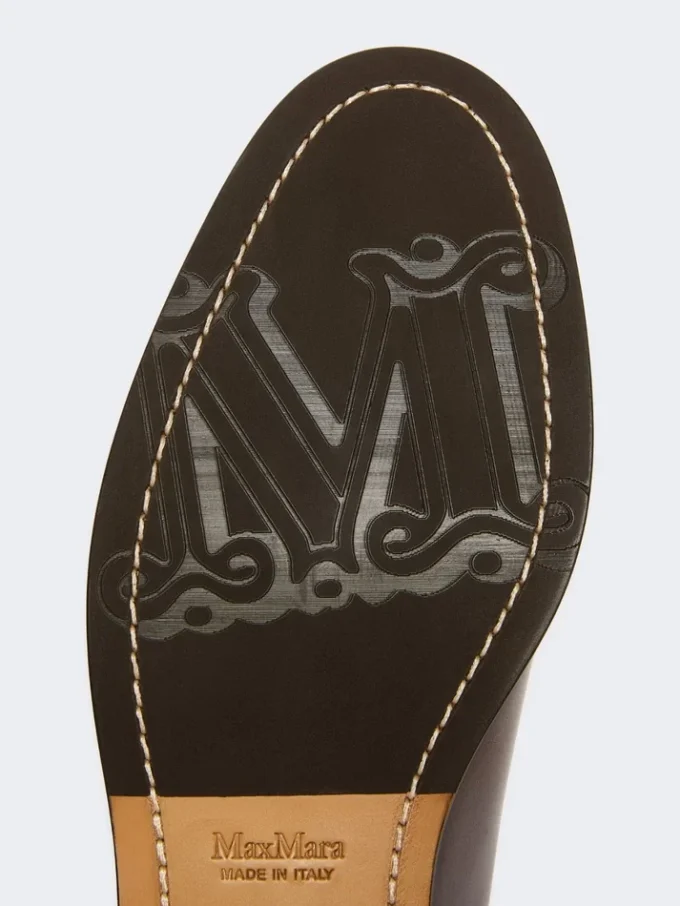 Tasselled leather loafers, cocoa Tasselled leather loafers, cocoa