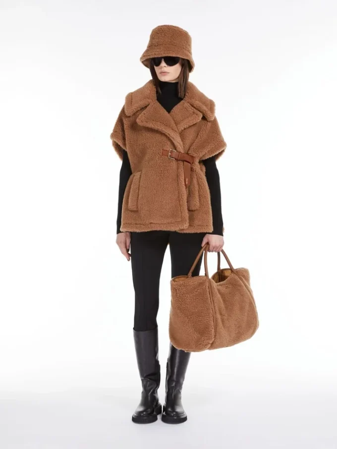 Teddy fabric cape, camel