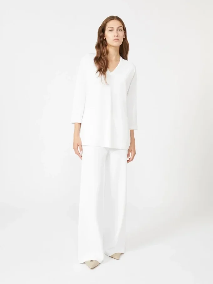 Viscose crepe yarn v-neck jumper, optical white Viscose crepe yarn v-neck jumper, optical white