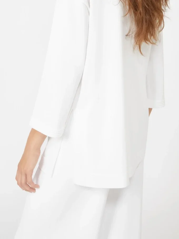 Viscose crepe yarn v-neck jumper, optical white Viscose crepe yarn v-neck jumper, optical white